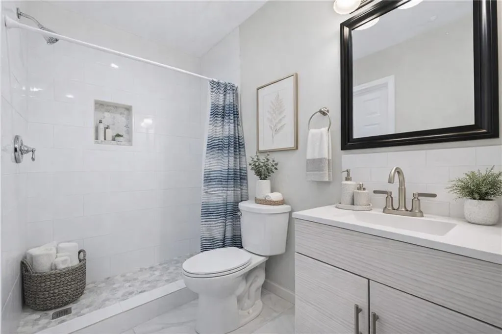 5400 Roswell Road Unit G3, Sandy Springs, Georgia 30342, 1 Bedroom Bedrooms, 0 ,1 BathroomBathrooms,Residential,For Sale,5400 Roswell Road Unit G3,7826928