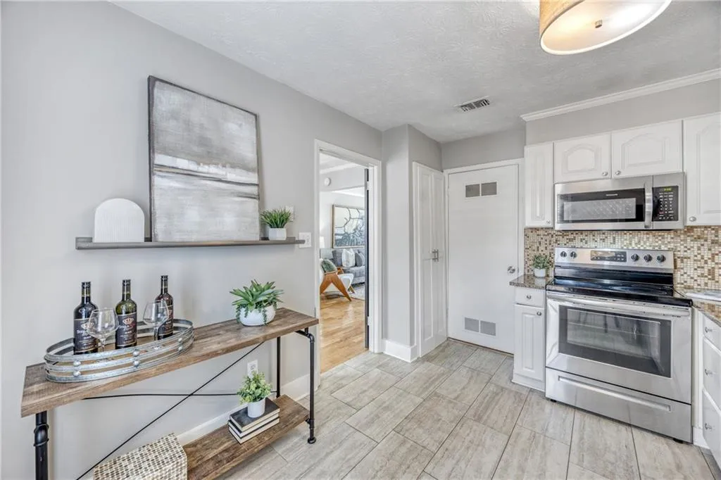 3 Market Square Place Nw, Atlanta, Georgia 30318, 2 Bedrooms Bedrooms, ,2 BathroomsBathrooms,Residential,For Sale,3 Market Square Place Nw,7612621