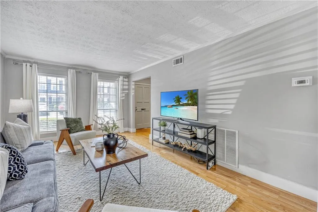 3 Market Square Place Nw, Atlanta, Georgia 30318, 2 Bedrooms Bedrooms, ,2 BathroomsBathrooms,Residential,For Sale,3 Market Square Place Nw,7612621