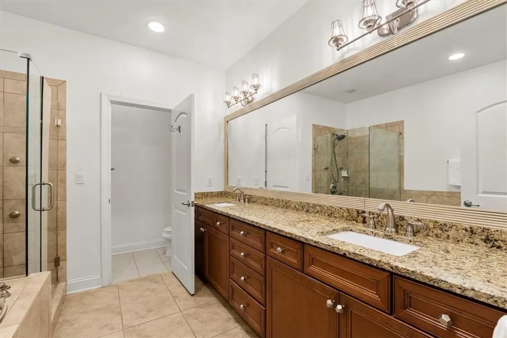 5449 Battery Lane Unit 21, Sandy Springs, Georgia 30342, 4 Bedrooms Bedrooms, ,2 BathroomsBathrooms,Residential,Sold,5449 Battery Lane Unit 21,7199796