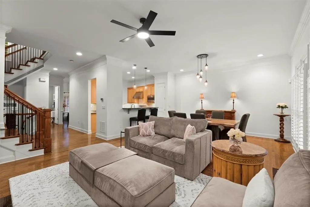 5449 Battery Lane Unit 21, Sandy Springs, Georgia 30342, 4 Bedrooms Bedrooms, ,2 BathroomsBathrooms,Residential,Sold,5449 Battery Lane Unit 21,7199796