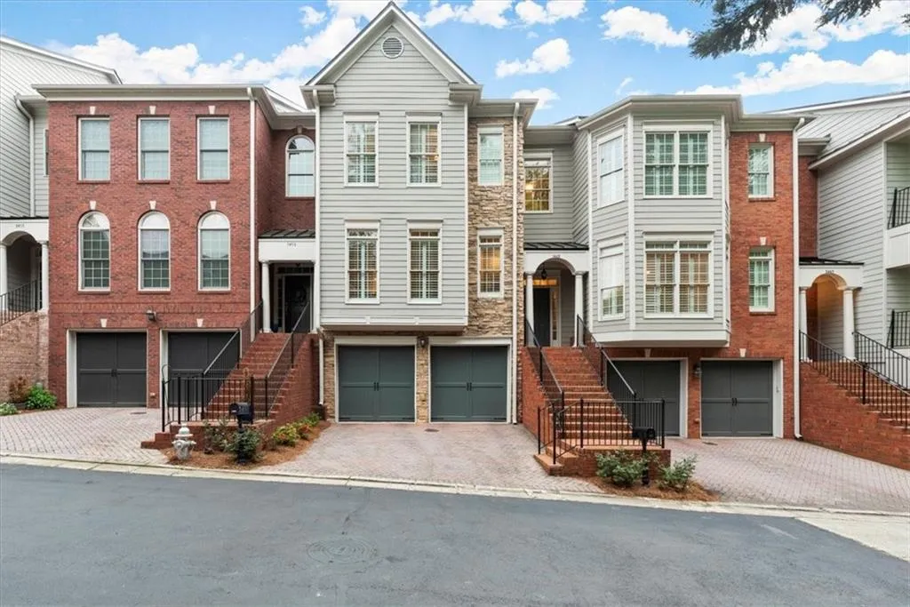 5449 Battery Lane Unit 21, Sandy Springs, Georgia 30342, 4 Bedrooms Bedrooms, ,2 BathroomsBathrooms,Residential,Sold,5449 Battery Lane Unit 21,7199796