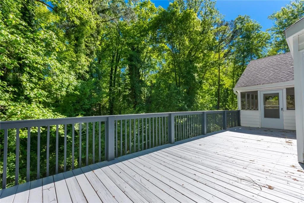 1585 Sunnybrook Farm Road, Sandy Springs, Georgia 30350, 5 Bedrooms Bedrooms, ,3 BathroomsBathrooms,Residential,Sold,1585 Sunnybrook Farm Road,6537366