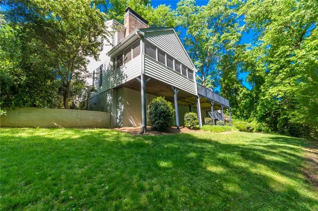 1585 Sunnybrook Farm Road, Sandy Springs, Georgia 30350, 5 Bedrooms Bedrooms, ,3 BathroomsBathrooms,Residential,Sold,1585 Sunnybrook Farm Road,6537366