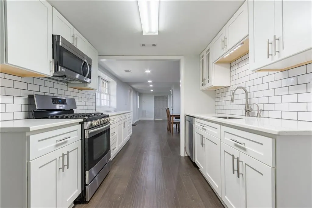 1585 Sunnybrook Farm Road, Sandy Springs, Georgia 30350, 5 Bedrooms Bedrooms, ,3 BathroomsBathrooms,Residential,Sold,1585 Sunnybrook Farm Road,6537366