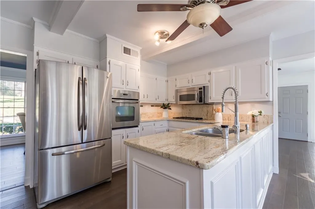 1585 Sunnybrook Farm Road, Sandy Springs, Georgia 30350, 5 Bedrooms Bedrooms, ,3 BathroomsBathrooms,Residential,Sold,1585 Sunnybrook Farm Road,6537366