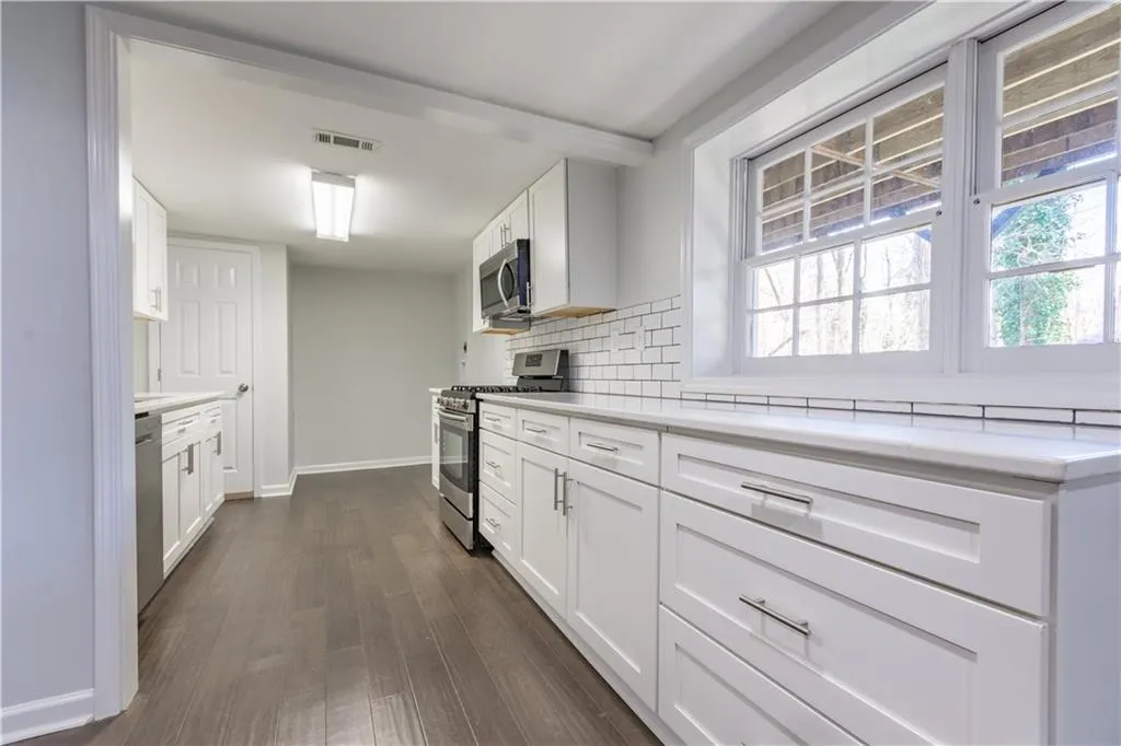 1585 Sunnybrook Farm Road, Sandy Springs, Georgia 30350, 5 Bedrooms Bedrooms, ,3 BathroomsBathrooms,Residential,Sold,1585 Sunnybrook Farm Road,6537366