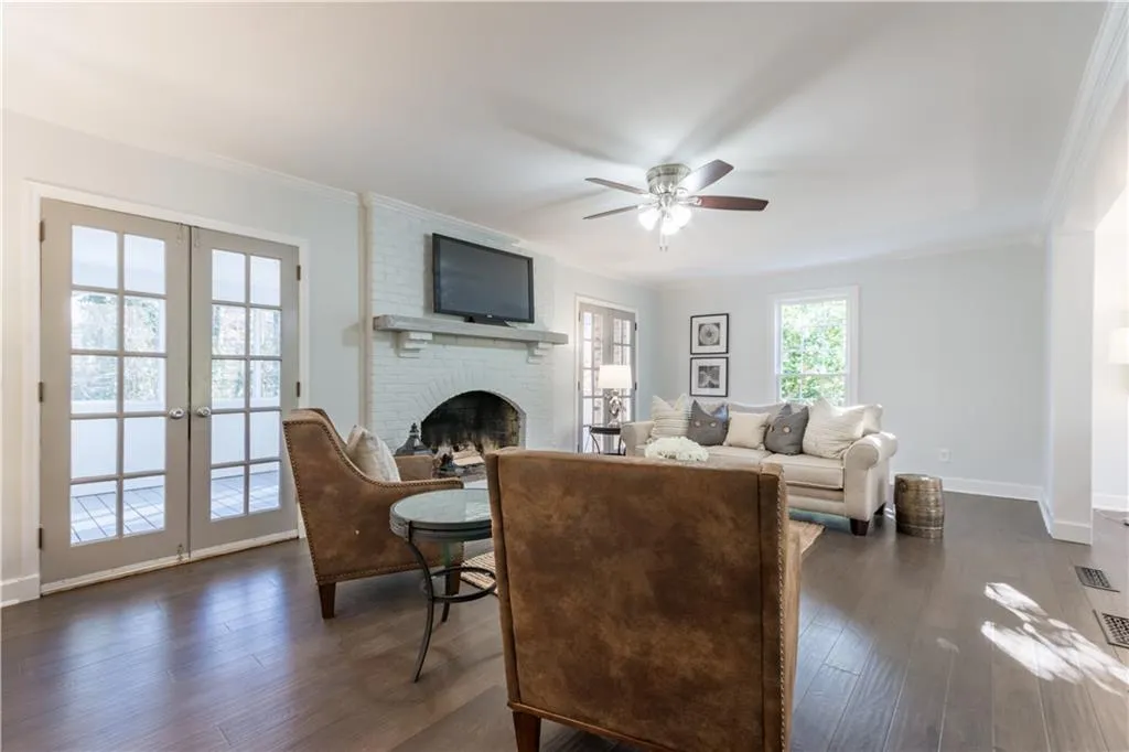 1585 Sunnybrook Farm Road, Sandy Springs, Georgia 30350, 5 Bedrooms Bedrooms, ,3 BathroomsBathrooms,Residential,Sold,1585 Sunnybrook Farm Road,6537366