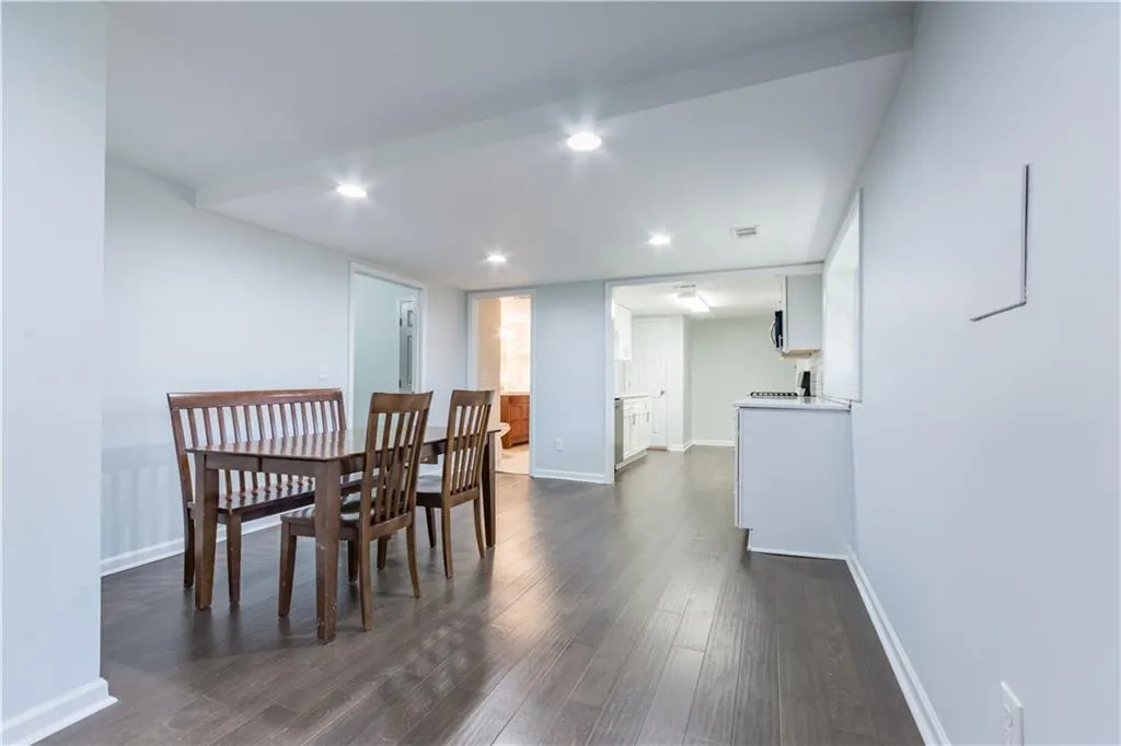 1585 Sunnybrook Farm Road, Sandy Springs, Georgia 30350, 5 Bedrooms Bedrooms, ,3 BathroomsBathrooms,Residential,Sold,1585 Sunnybrook Farm Road,6537366