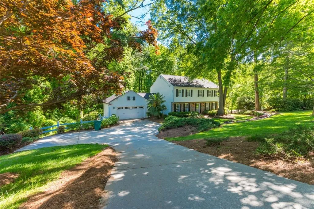 1585 Sunnybrook Farm Road, Sandy Springs, Georgia 30350, 5 Bedrooms Bedrooms, ,3 BathroomsBathrooms,Residential,Sold,1585 Sunnybrook Farm Road,6537366