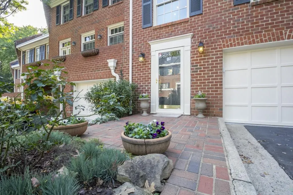 103 Jefferson Circle Unit 103, Sandy Springs, Georgia 30328, 3 Bedrooms Bedrooms, ,3 BathroomsBathrooms,Residential,Sold,103 Jefferson Circle Unit 103,5766964