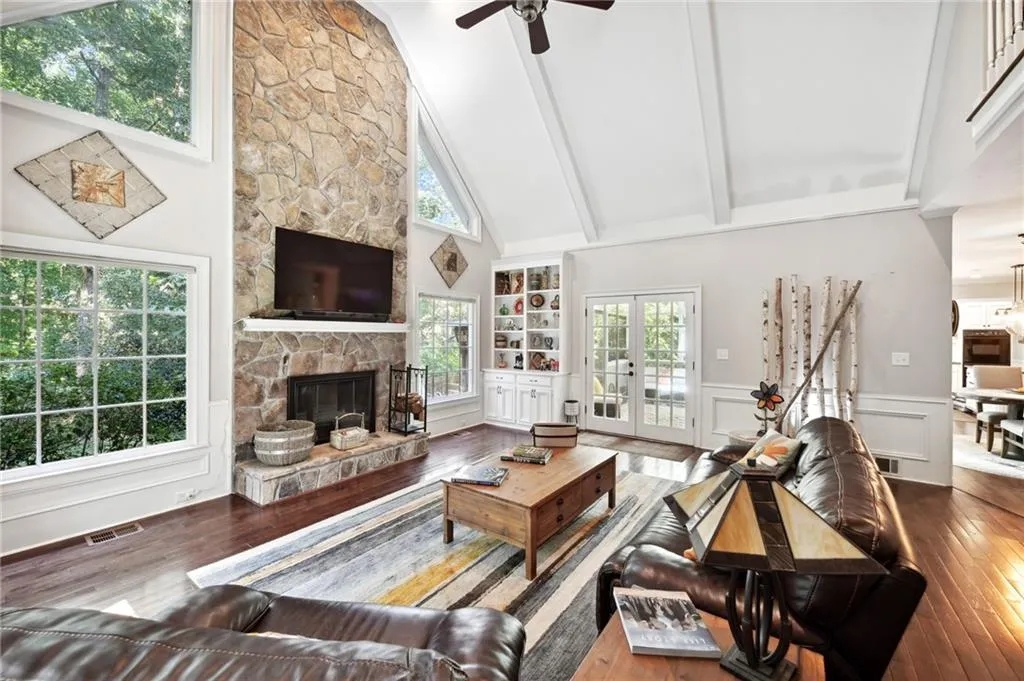 7440 Chestwick Court, Sandy Springs, Georgia 30350, 6 Bedrooms Bedrooms, ,5 BathroomsBathrooms,Residential,Sold,7440 Chestwick Court,7122021