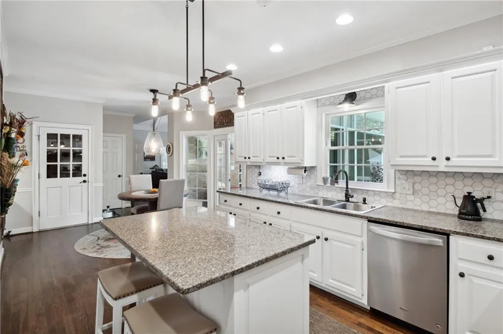 7440 Chestwick Court, Sandy Springs, Georgia 30350, 6 Bedrooms Bedrooms, ,5 BathroomsBathrooms,Residential,Sold,7440 Chestwick Court,7122021