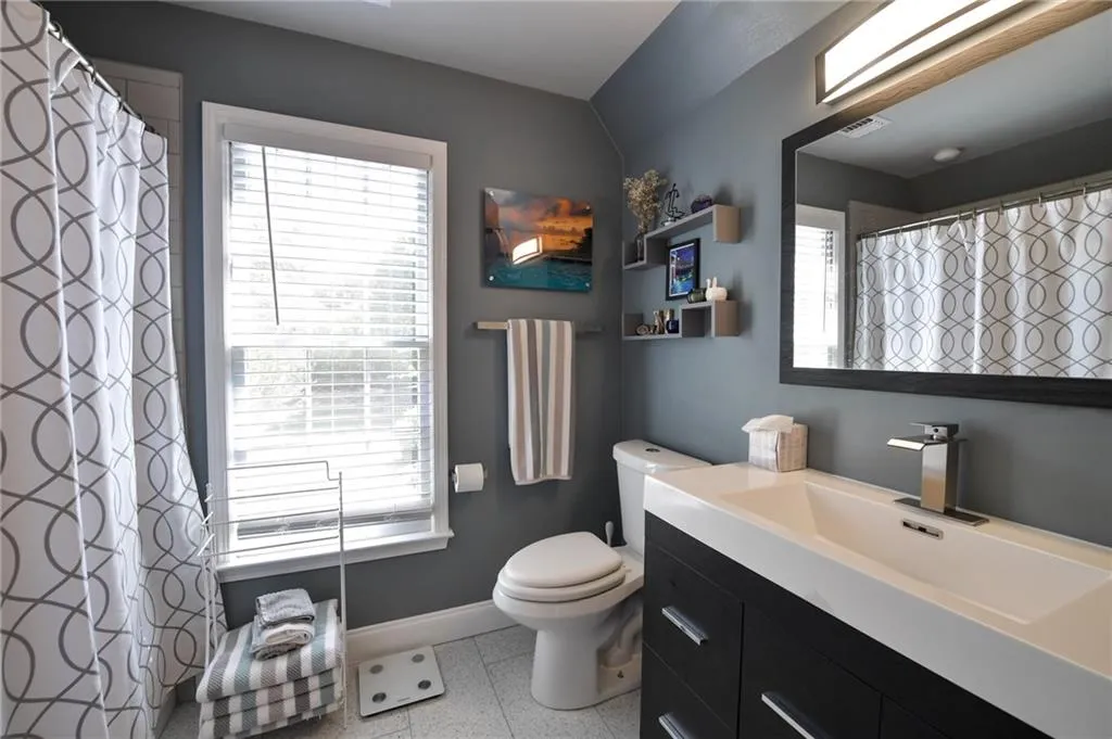 7440 Chestwick Court, Sandy Springs, Georgia 30350, 6 Bedrooms Bedrooms, ,5 BathroomsBathrooms,Residential,Sold,7440 Chestwick Court,7122021