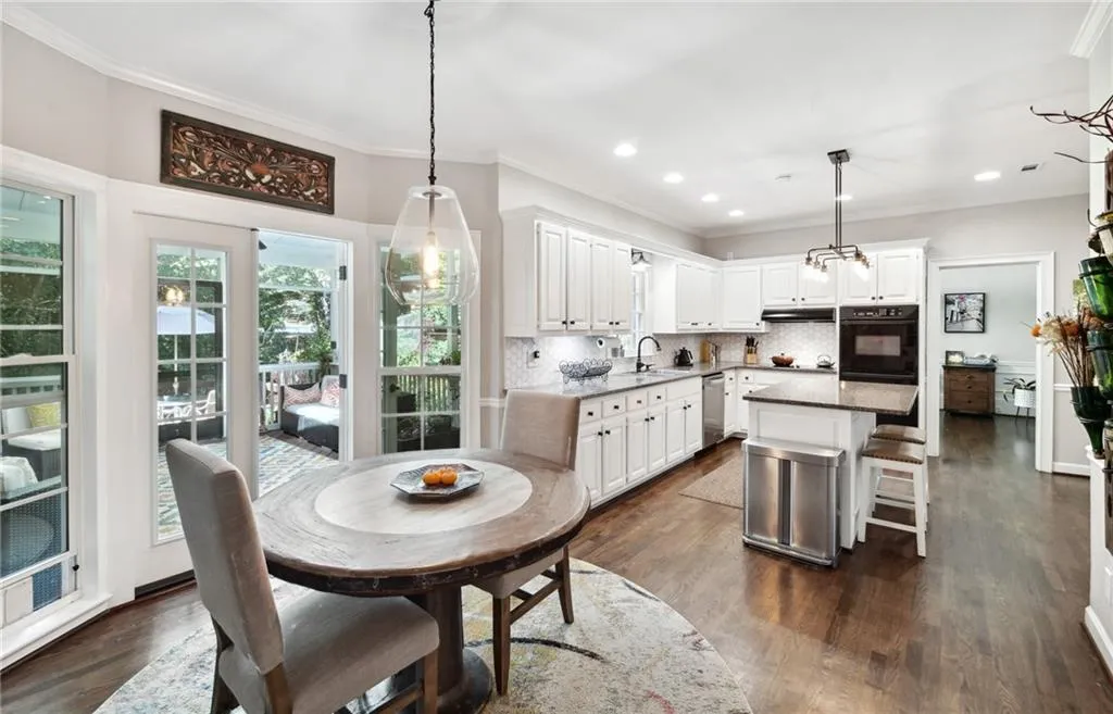 7440 Chestwick Court, Sandy Springs, Georgia 30350, 6 Bedrooms Bedrooms, ,5 BathroomsBathrooms,Residential,Sold,7440 Chestwick Court,7122021