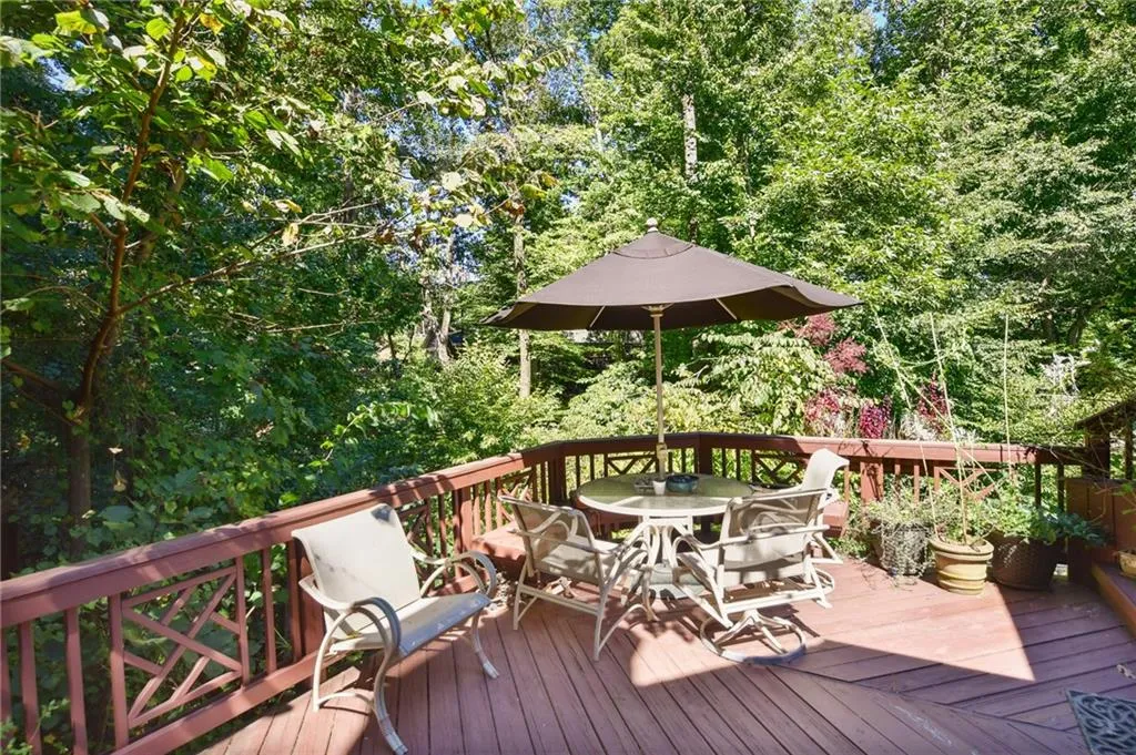 7440 Chestwick Court, Sandy Springs, Georgia 30350, 6 Bedrooms Bedrooms, ,5 BathroomsBathrooms,Residential,Sold,7440 Chestwick Court,7122021