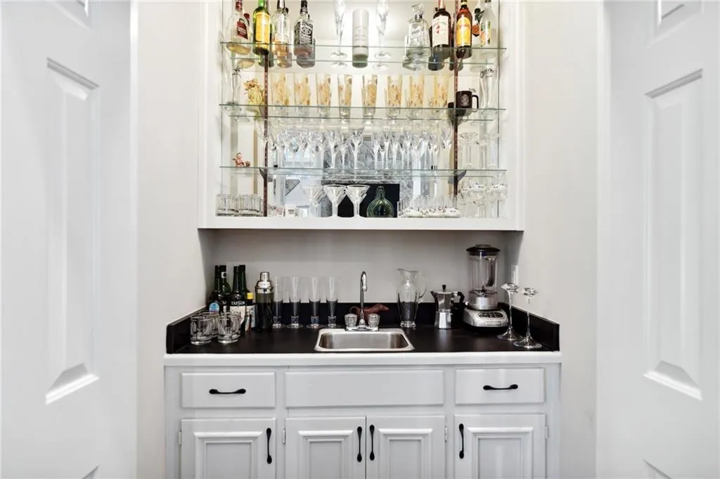 7440 Chestwick Court, Sandy Springs, Georgia 30350, 6 Bedrooms Bedrooms, ,5 BathroomsBathrooms,Residential,Sold,7440 Chestwick Court,7122021