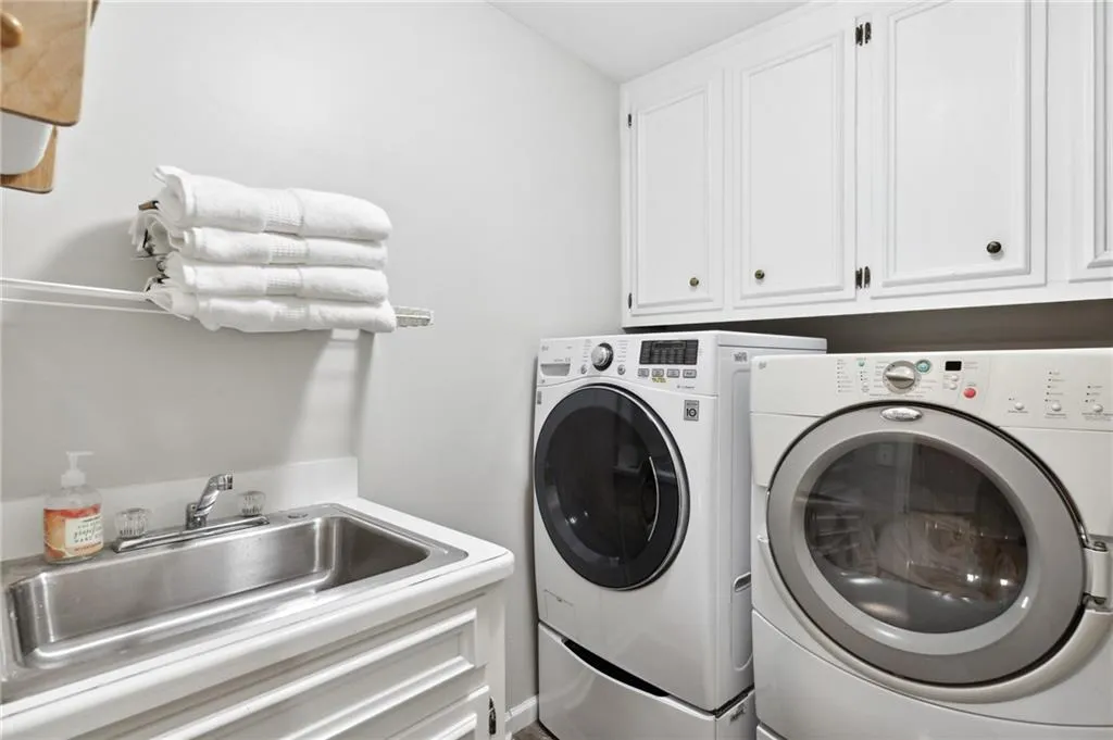 7440 Chestwick Court, Sandy Springs, Georgia 30350, 6 Bedrooms Bedrooms, ,5 BathroomsBathrooms,Residential,Sold,7440 Chestwick Court,7122021