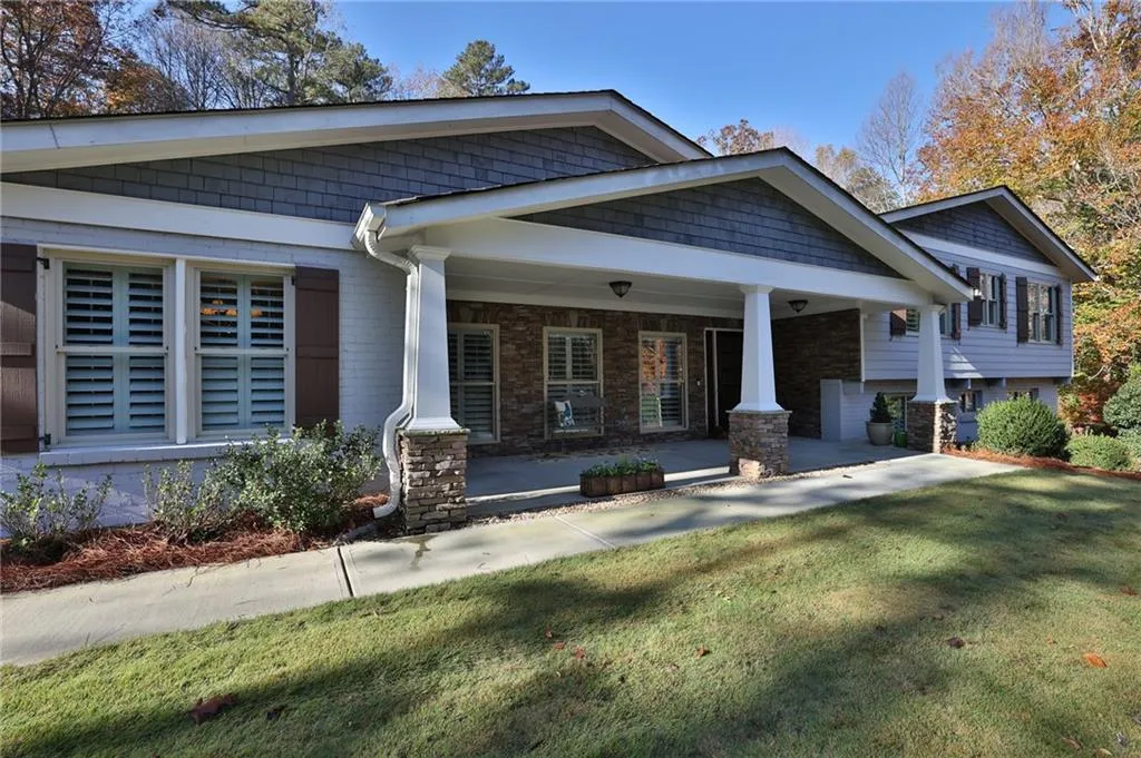 8100 Tynecastle Drive, Sandy Springs, Georgia 30350, 5 Bedrooms Bedrooms, ,3 BathroomsBathrooms,Residential,Sold,8100 Tynecastle Drive,6805565