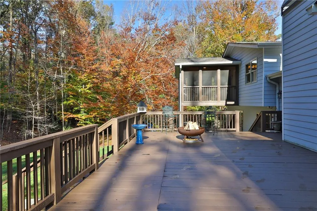 8100 Tynecastle Drive, Sandy Springs, Georgia 30350, 5 Bedrooms Bedrooms, ,3 BathroomsBathrooms,Residential,Sold,8100 Tynecastle Drive,6805565