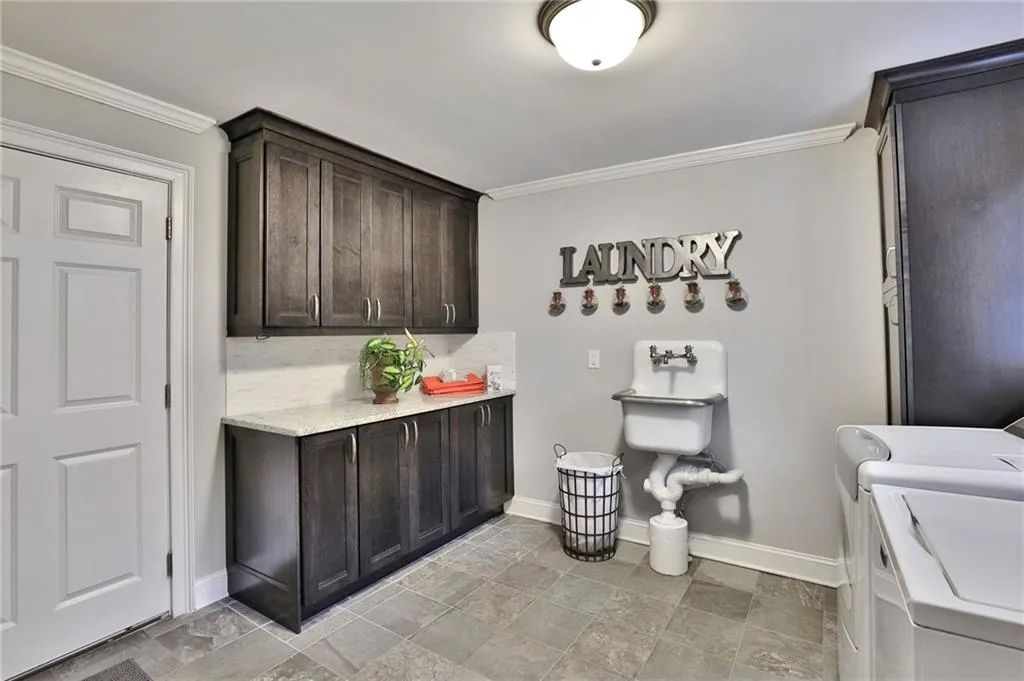 8100 Tynecastle Drive, Sandy Springs, Georgia 30350, 5 Bedrooms Bedrooms, ,3 BathroomsBathrooms,Residential,Sold,8100 Tynecastle Drive,6805565