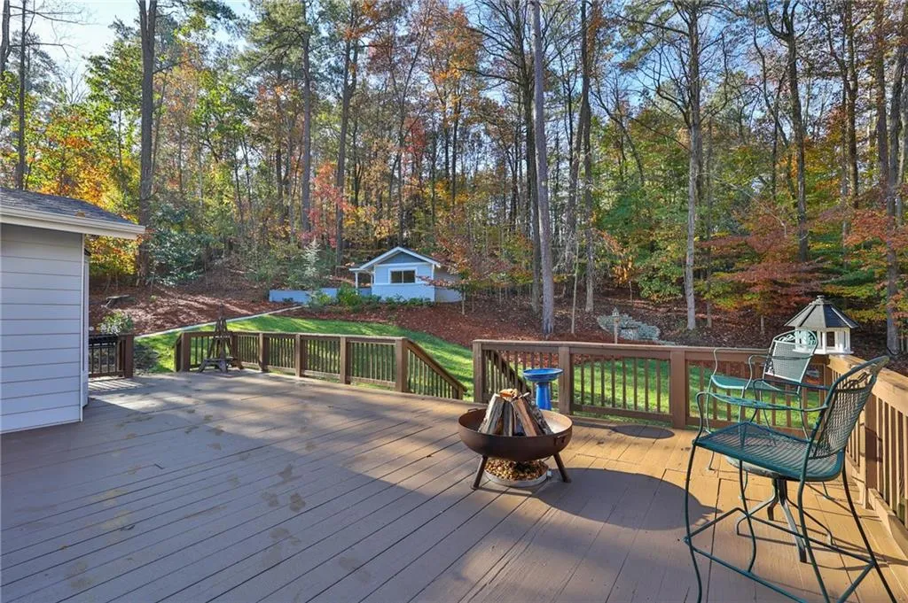 8100 Tynecastle Drive, Sandy Springs, Georgia 30350, 5 Bedrooms Bedrooms, ,3 BathroomsBathrooms,Residential,Sold,8100 Tynecastle Drive,6805565