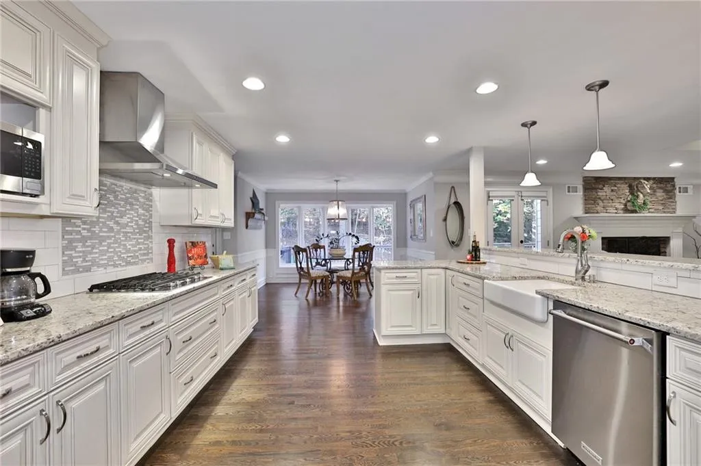 8100 Tynecastle Drive, Sandy Springs, Georgia 30350, 5 Bedrooms Bedrooms, ,3 BathroomsBathrooms,Residential,Sold,8100 Tynecastle Drive,6805565
