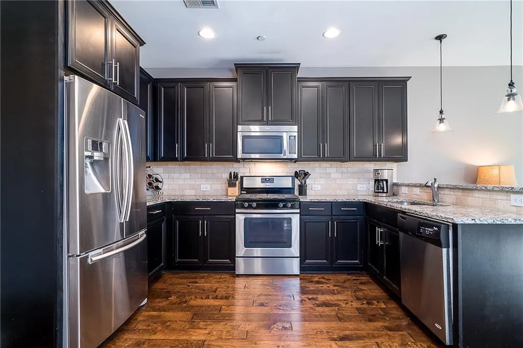 7555 Highland Bluff, Sandy Springs, Georgia 30328, 3 Bedrooms Bedrooms, ,3 BathroomsBathrooms,Residential,Sold,7555 Highland Bluff,5939793 7555 Highland Bluff, Sandy Springs, Georgia 30328, 3 Bedrooms Bedrooms, ,3 BathroomsBathrooms,Residential,Sold,7555 Highland Bluff,5939793