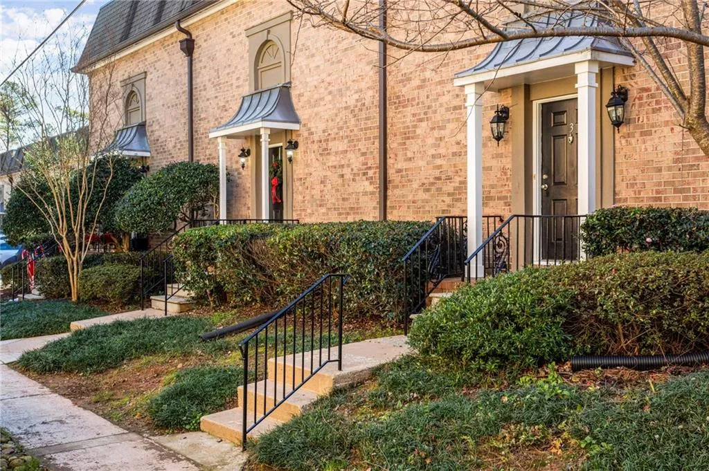 6980 Roswell Road Unit C3, Sandy Springs, Georgia 30328, 2 Bedrooms Bedrooms, ,2 BathroomsBathrooms,Residential,Sold,6980 Roswell Road Unit C3,6980268