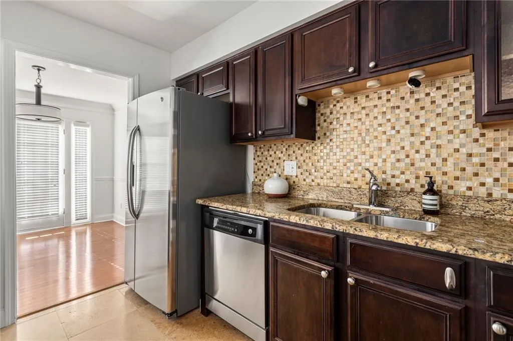 6980 Roswell Road Unit C3, Sandy Springs, Georgia 30328, 2 Bedrooms Bedrooms, ,2 BathroomsBathrooms,Residential,Sold,6980 Roswell Road Unit C3,6980268