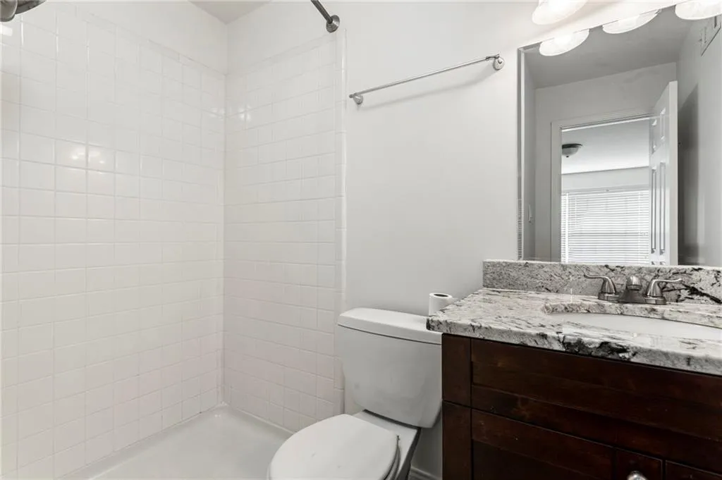 6980 Roswell Road Unit C3, Sandy Springs, Georgia 30328, 2 Bedrooms Bedrooms, ,2 BathroomsBathrooms,Residential,Sold,6980 Roswell Road Unit C3,6980268