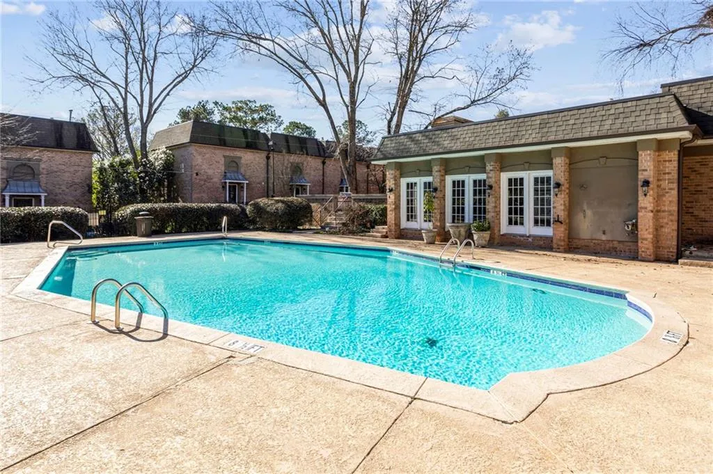 6980 Roswell Road Unit C3, Sandy Springs, Georgia 30328, 2 Bedrooms Bedrooms, ,2 BathroomsBathrooms,Residential,Sold,6980 Roswell Road Unit C3,6980268