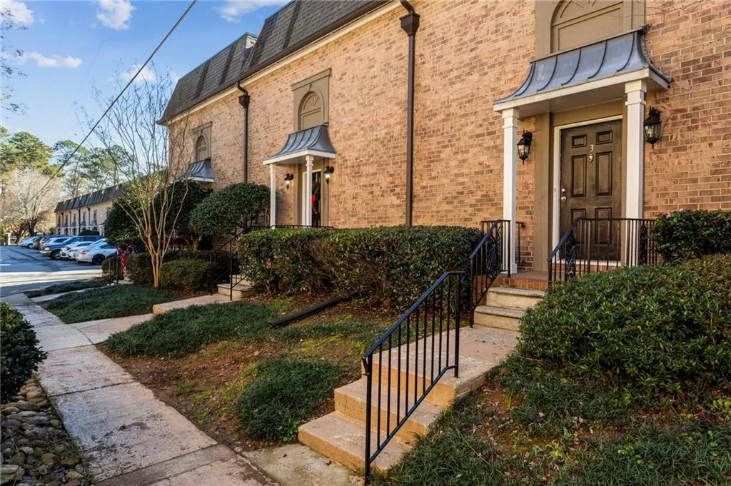 6980 Roswell Road Unit C3, Sandy Springs, Georgia 30328, 2 Bedrooms Bedrooms, ,2 BathroomsBathrooms,Residential,Sold,6980 Roswell Road Unit C3,6980268