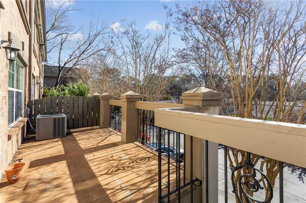 6980 Roswell Road Unit C3, Sandy Springs, Georgia 30328, 2 Bedrooms Bedrooms, ,2 BathroomsBathrooms,Residential,Sold,6980 Roswell Road Unit C3,6980268