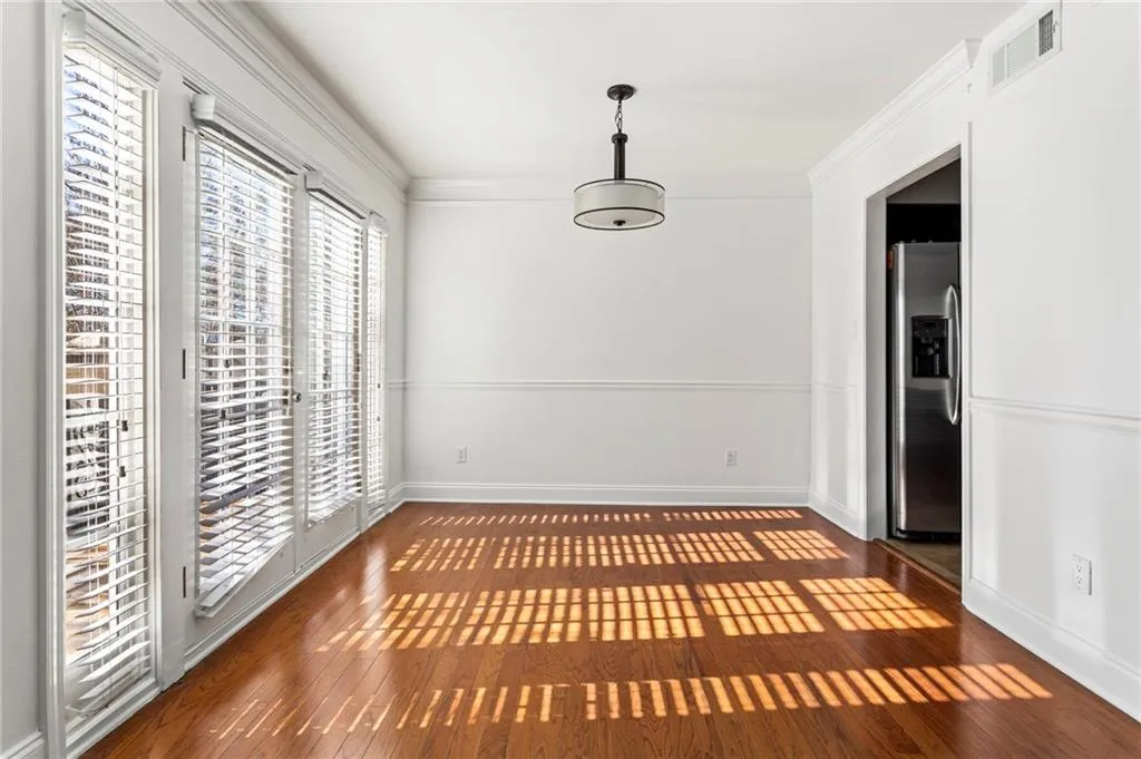 6980 Roswell Road Unit C3, Sandy Springs, Georgia 30328, 2 Bedrooms Bedrooms, ,2 BathroomsBathrooms,Residential,Sold,6980 Roswell Road Unit C3,6980268