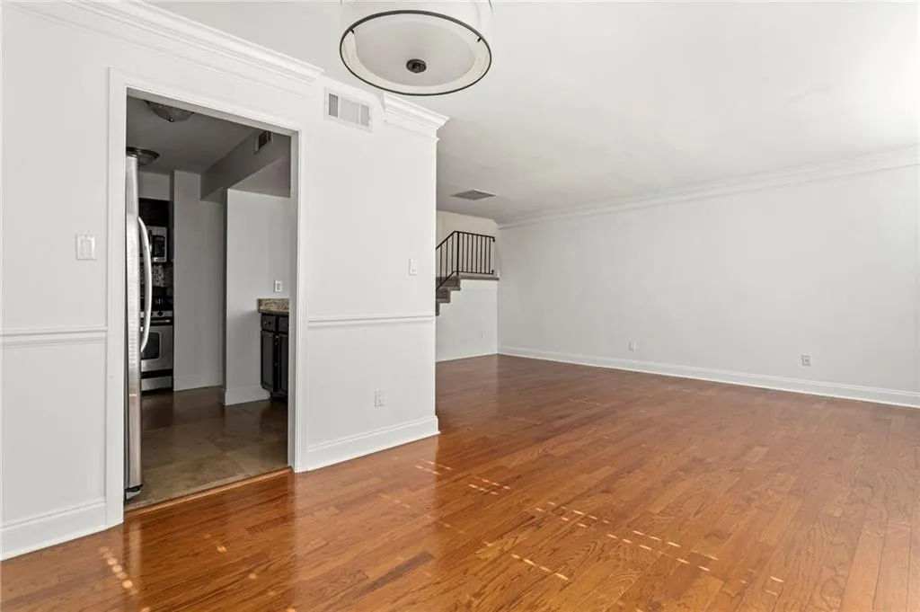 6980 Roswell Road Unit C3, Sandy Springs, Georgia 30328, 2 Bedrooms Bedrooms, ,2 BathroomsBathrooms,Residential,Sold,6980 Roswell Road Unit C3,6980268