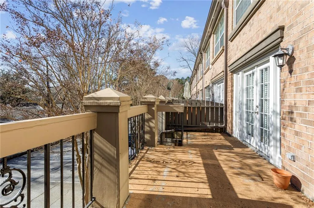 6980 Roswell Road Unit C3, Sandy Springs, Georgia 30328, 2 Bedrooms Bedrooms, ,2 BathroomsBathrooms,Residential,Sold,6980 Roswell Road Unit C3,6980268