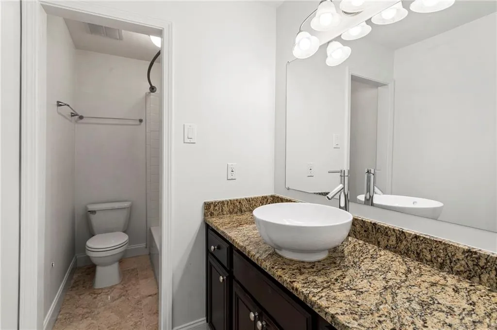 6980 Roswell Road Unit C3, Sandy Springs, Georgia 30328, 2 Bedrooms Bedrooms, ,2 BathroomsBathrooms,Residential,Sold,6980 Roswell Road Unit C3,6980268