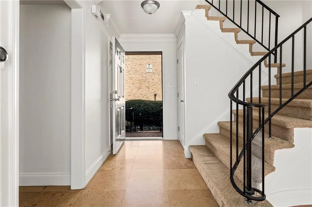 6980 Roswell Road Unit C3, Sandy Springs, Georgia 30328, 2 Bedrooms Bedrooms, ,2 BathroomsBathrooms,Residential,Sold,6980 Roswell Road Unit C3,6980268