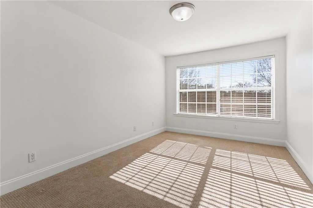 6980 Roswell Road Unit C3, Sandy Springs, Georgia 30328, 2 Bedrooms Bedrooms, ,2 BathroomsBathrooms,Residential,Sold,6980 Roswell Road Unit C3,6980268