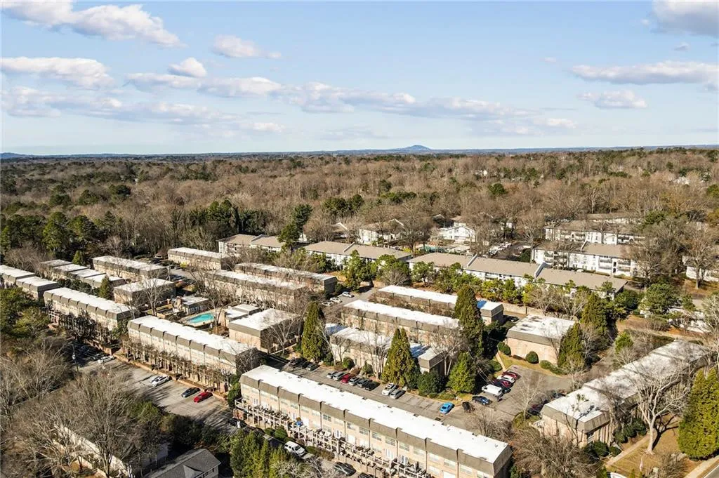 6980 Roswell Road Unit C3, Sandy Springs, Georgia 30328, 2 Bedrooms Bedrooms, ,2 BathroomsBathrooms,Residential,Sold,6980 Roswell Road Unit C3,6980268