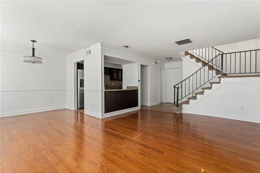 6980 Roswell Road Unit C3, Sandy Springs, Georgia 30328, 2 Bedrooms Bedrooms, ,2 BathroomsBathrooms,Residential,Sold,6980 Roswell Road Unit C3,6980268