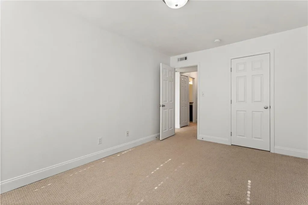 6980 Roswell Road Unit C3, Sandy Springs, Georgia 30328, 2 Bedrooms Bedrooms, ,2 BathroomsBathrooms,Residential,Sold,6980 Roswell Road Unit C3,6980268