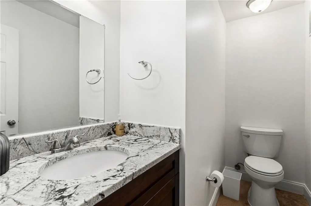 6980 Roswell Road Unit C3, Sandy Springs, Georgia 30328, 2 Bedrooms Bedrooms, ,2 BathroomsBathrooms,Residential,Sold,6980 Roswell Road Unit C3,6980268