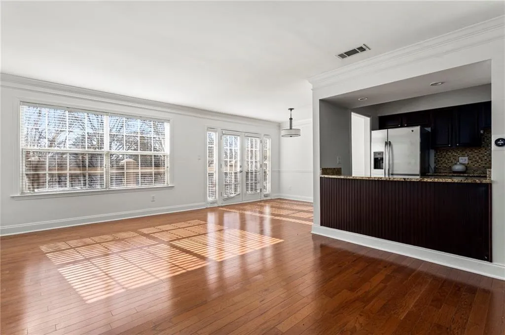 6980 Roswell Road Unit C3, Sandy Springs, Georgia 30328, 2 Bedrooms Bedrooms, ,2 BathroomsBathrooms,Residential,Sold,6980 Roswell Road Unit C3,6980268