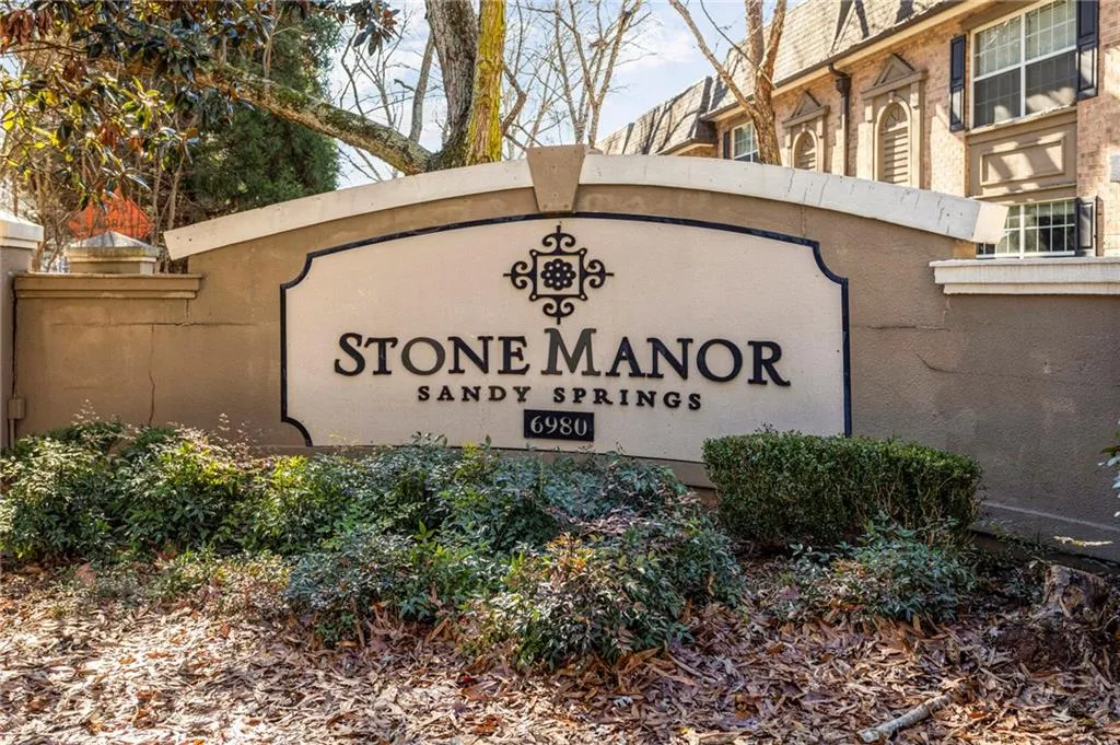 6980 Roswell Road Unit C3, Sandy Springs, Georgia 30328, 2 Bedrooms Bedrooms, ,2 BathroomsBathrooms,Residential,Sold,6980 Roswell Road Unit C3,6980268