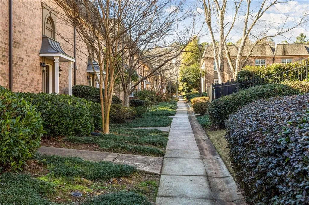 6980 Roswell Road Unit C3, Sandy Springs, Georgia 30328, 2 Bedrooms Bedrooms, ,2 BathroomsBathrooms,Residential,Sold,6980 Roswell Road Unit C3,6980268