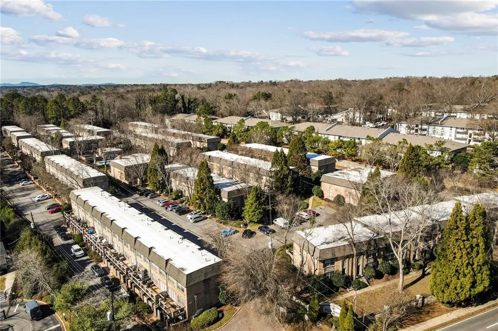 6980 Roswell Road Unit C3, Sandy Springs, Georgia 30328, 2 Bedrooms Bedrooms, ,2 BathroomsBathrooms,Residential,Sold,6980 Roswell Road Unit C3,6980268