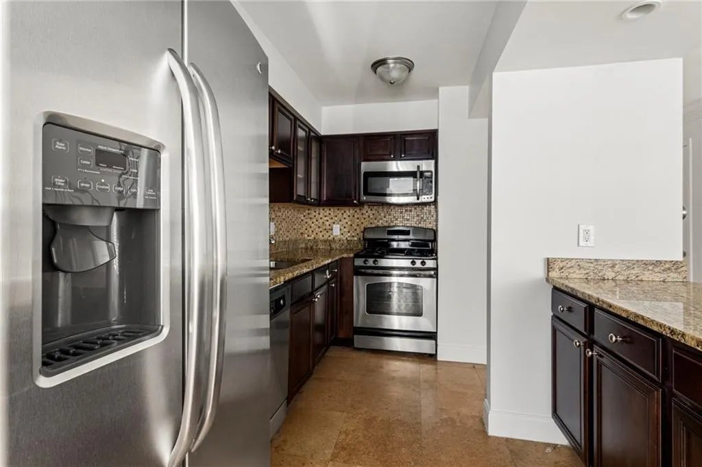 6980 Roswell Road Unit C3, Sandy Springs, Georgia 30328, 2 Bedrooms Bedrooms, ,2 BathroomsBathrooms,Residential,Sold,6980 Roswell Road Unit C3,6980268