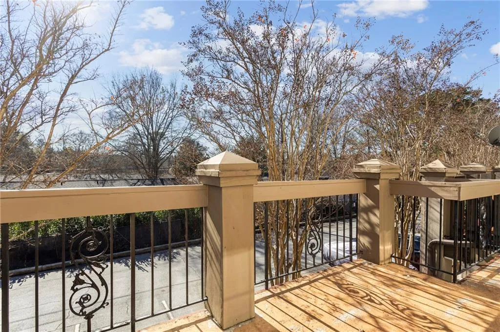 6980 Roswell Road Unit C3, Sandy Springs, Georgia 30328, 2 Bedrooms Bedrooms, ,2 BathroomsBathrooms,Residential,Sold,6980 Roswell Road Unit C3,6980268